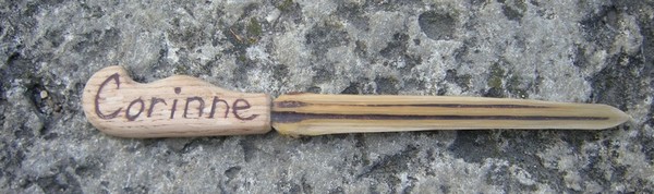  Ouvre-lettre et bambou.